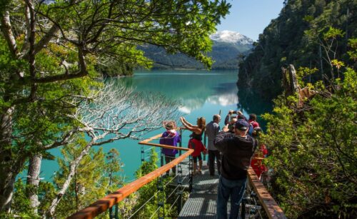 Dans quel pays se situe le Parc national de “Los Alerces” inscrit à l’UNESCO depuis 2017 notamment pour ses paysages spectaculaires et sa forêt de cyprès menacée ? 