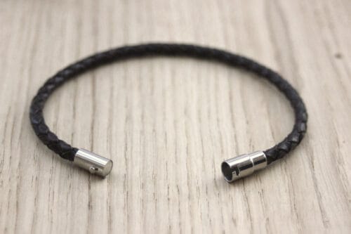 Quel est le nom donné au type de fermeture sur ce bracelet ? 