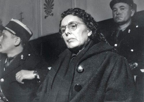 Quel était le mode opératoire de la tueuse en série française Marie Besnard ayant commis 12 meurtres entre 1927 et 1949 ? 
