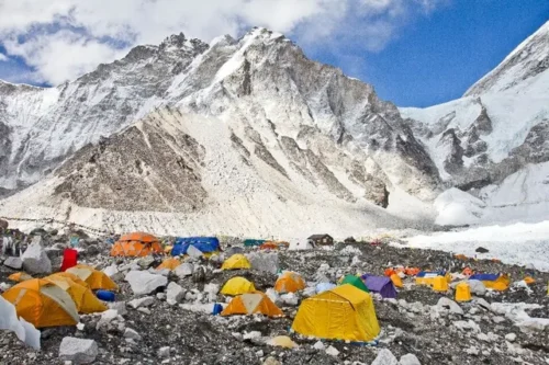 Le mont Everest continue de grandir. Vrai ou faux ? 