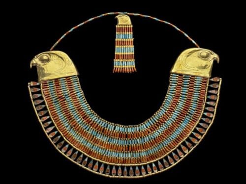 Quel est le nom de ce type de collier antique porté notamment par les reines d'Égypte ? 