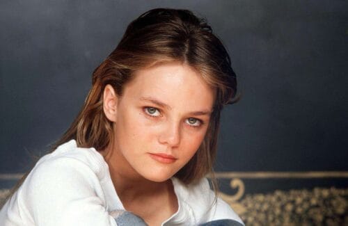 Vanessa Paradis s’est faite connaître à l’âge de 14 ans avec la chanson “T’en va pas” du film “La femme de ta vie”, sorti en 1986. Vrai ou faux ? 