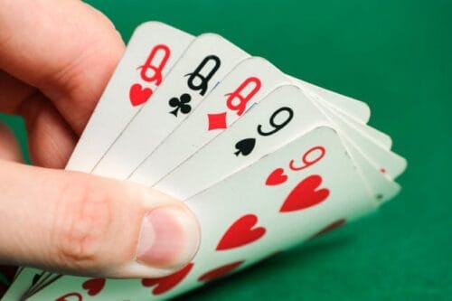 Au poker, que représente cette main en photo ? Main Poker