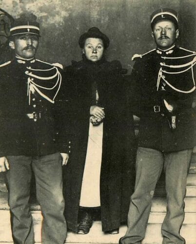 Dans quelle ville française, Jeanne Weber alias l’Ogresse de la goutte d’Or, a-t-elle étranglé une dizaine d’enfants dont les siens, au début du XXe siècle ? 