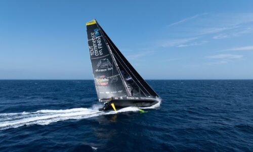 Qui a remporté le Vendée Globe en 2025 en pulvérisant le précédent record ? 
