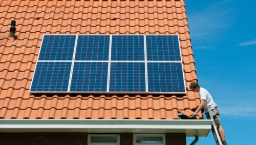 Quel est le composant principal des panneaux solaires photovoltaïques ? 