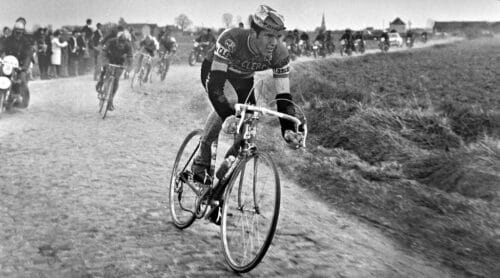 Quel cycliste belge parfois nommé “Monsieur Paris-Roubaix” a été le premier à remporter 4 victoires sur cette course cycliste mythique ? 