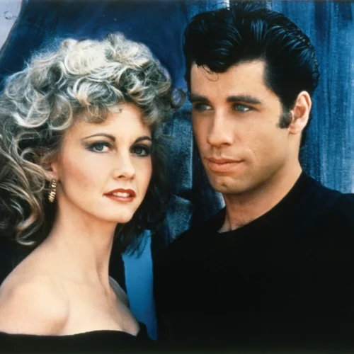 Au cours de quelle décennie le film Grease est-il sorti au cinéma ? 