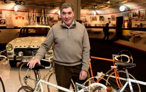 Quel est le nom de ce champion de cyclisme ? 