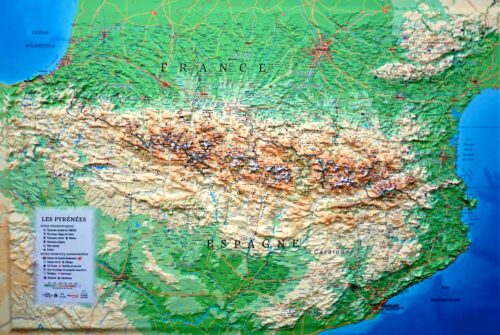 Sur combien de kilomètres, d’est en ouest, s’étend la chaîne des Pyrénées ? 