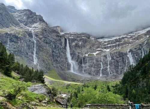 Parmi ces propositions, laquelle désigne un cirque présent dans les Pyrénées ? 