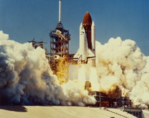 Quelle navette spatiale de la NASA a explosé à peine une minute après son décollage de Cap Canaveral en 1986 ? 