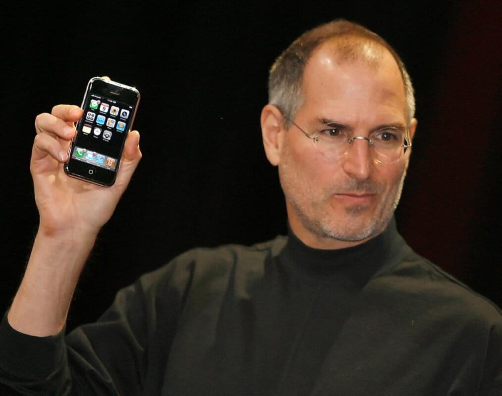 Quelle année est associée à la sortie de l'iPhone d'Apple ? 