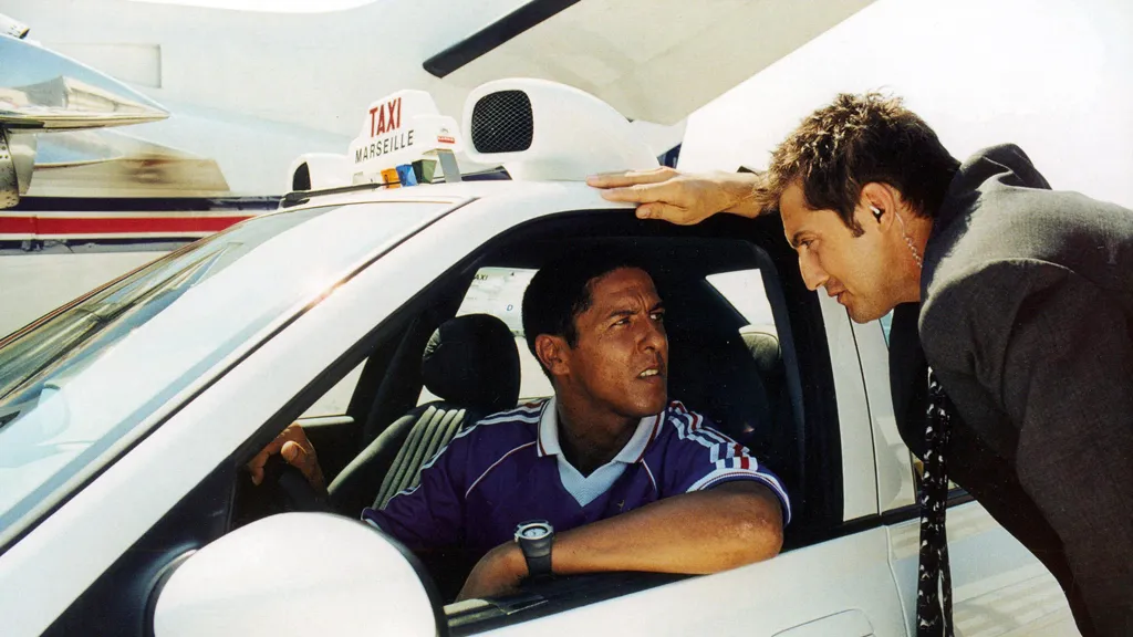 Qui est le réalisateur du film Taxi sorti en 1998 ? 