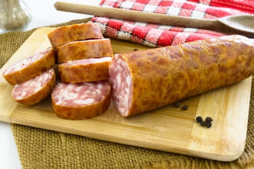 Quelle est la spécialité culinaire présentée sur la photo ? 