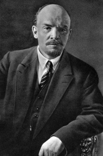 Quel est le nom de ce personnage historique en photo ? 