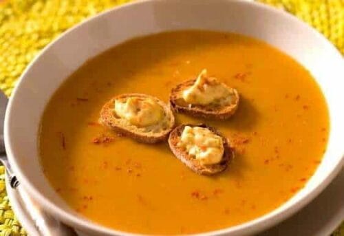 Quel ingrédient retrouve-t-on dans la recette traditionnelle de la sauce provençale nommée la rouille ? 