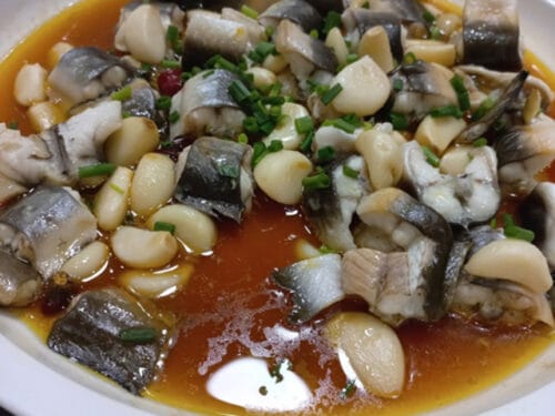 De quelle région française la recette de la matelote d'anguille s'est popularisée à la fin du XVIIIe siècle ? 