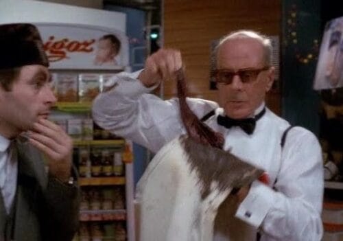 Qui a mis du kloug aux marrons sur la veste blanche du pharmacien monsieur Poinsot ? 