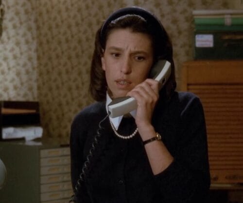 Quel célèbre acteur tient le rôle de l'obsédé sexuel qui insulte Thérèse au téléphone dans Le Père Noël est une ordure ? 