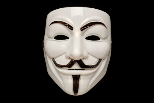 Quelle actrice incarne Evey Hammond dans le film V pour Vendetta sorti en 2005 ? 