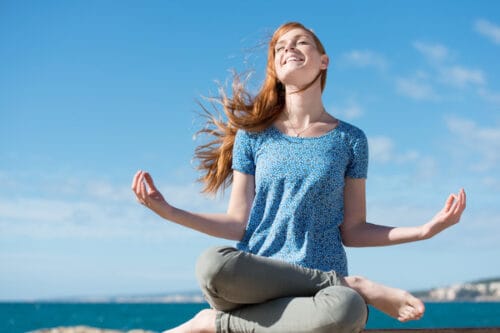 Quelle hormone produite majoritairement dans l'intestin est parfois décrite comme “l’hormone du bien-être” ? 