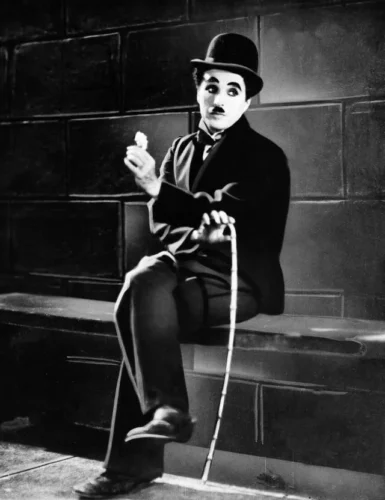 Qui est le personnage principal du film Les feux de la rampe de Charlie Chaplin (1952) ? 