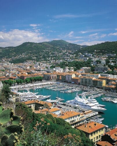 Quel nom porte le port de la ville de Nice ? 