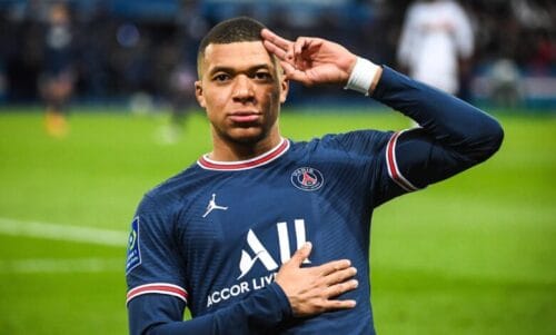 Le joueur de football Kylian Mbappé a commencé sa carrière au PSG. Vrai ou faux ? 