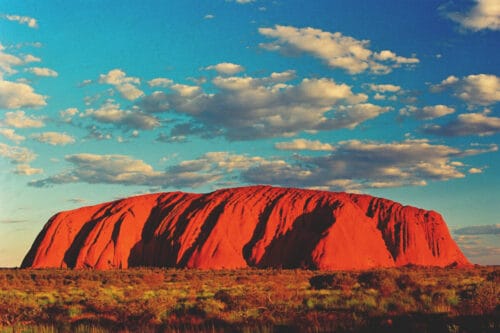 Dans quel pays du monde se situe ce gros caillou nommé Uluru ? 