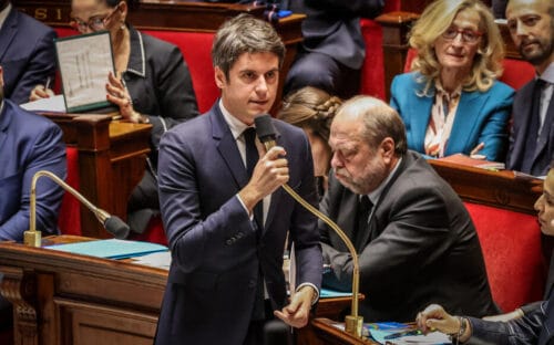 Quel jour de la semaine les “Questions au gouvernement” sont-elles diffusées en direct à la télévision depuis l’Assemblée nationale ? 