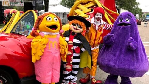 Quel était le nom du personnage violet qui faisait partie des mascottes de McDonald’s dans les années 90 ? 