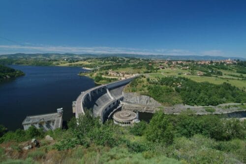 Comment s’appelle l’un des principaux barrages situés sur la Loire ? 