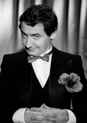 D’après une citation de l’humoriste Pierre Desproges, où désirait-il aller vivre car tout s’y passe bien ? 