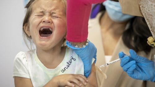 Depuis 2018, les parents en France peuvent refuser de faire vacciner les nourrissons nés après cette date pour raisons personnelles ou philosophiques. Vrai ou faux ? 