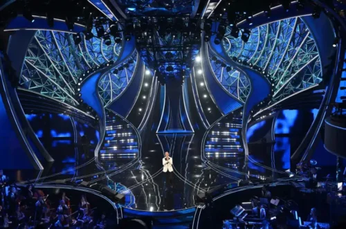 Comment se nomme le festival de la chanson italienne qui est également chaque année l'une des émissions les plus regardées de la télé en Italie ? 
