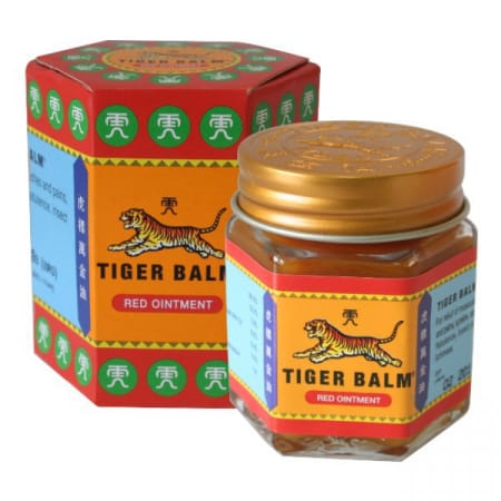Quel est l'ingrédient principal du remède nommé le Baume du Tigre pour soulager les maux dans la médecine asiatique ? 