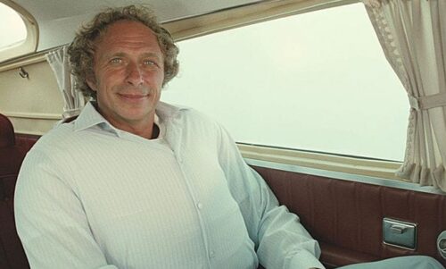 Dans quel film Pierre Richard interprète-t-il un homme qui gonfle dans un avion suite à une piqûre de guêpe ? 