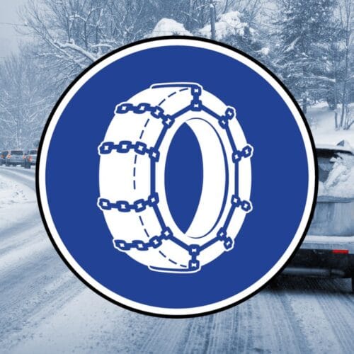 En présence de ce panneau, quelles roues doivent posséder des chaînes à neige ? 