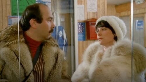 Complétez cette réplique du film Les Bronzés font du ski :“Moi j’ai acheté cet appartement du 15 au 30, si tout le monde dépasse d’une demi-journée, qu’est-ce qu’il se passe ? L’année prochaine je skie….” ? 