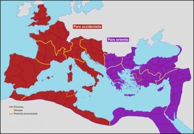 Quelle année correspond à la scission de l’Empire romain en 2 blocs ? 