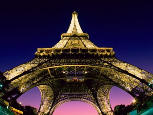 Quel est le numéro de département français associé à Paris ? Tour eiffel de nuit