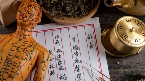 Dans la médecine chinoise traditionnelle, quel nom est donné à l’énergie ou force vitale ? 