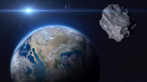 Quel est le nom de l'astéroïde dont la menace de tomber sur la Terre a été augmentée le 1ᵉʳ février 2025 ? 