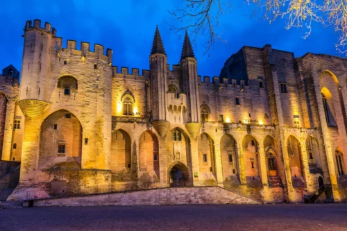 Quel pape a lancé en 1335 les travaux de construction du Palais des Papes d’Avignon tel que nous le connaissons aujourd’hui ? 