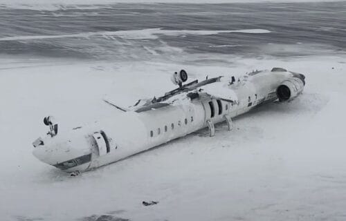 De quelle compagnie aérienne est l'avion ayant eu un accident spectaculaire à Toronto en février 2025 en se retournant à l'atterrissage ? 