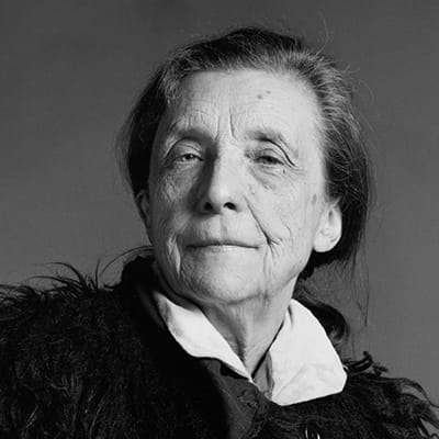 Quel animal géant constitue une sculpture de Louise Bourgeois sous le nom “Maman” ? 
