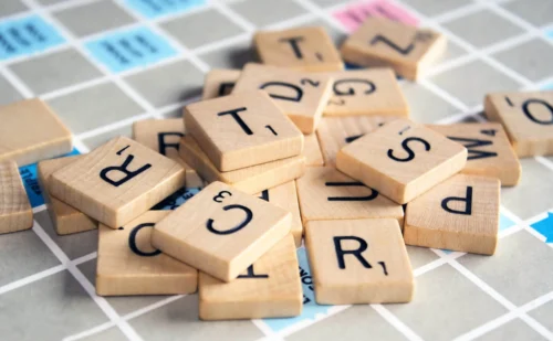 Au Scrabble, comment gagner un bonus de 50 points ? 