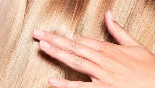 Quelle vitamine, anciennement appelée vitamine H, est souvent associée à la beauté des cheveux et des ongles ? 