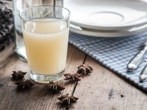 Quelle ville est considérée comme la capitale du pastis ? Verre de Pastis